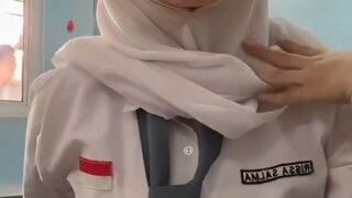 Video viral siswi berhijab di Indonesia dilarang masuk sekolah Berakhir Wiwik Di Gudang Top 1 New